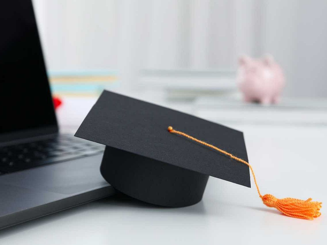 graduationhighschooluniversityconcept(1)